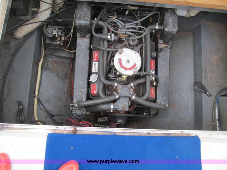 image for item E7568 1979 Searay Sundancer 26'L cabin cruiser boat