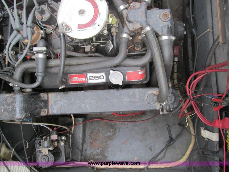 image for item E7568 1979 Searay Sundancer 26'L cabin cruiser boat