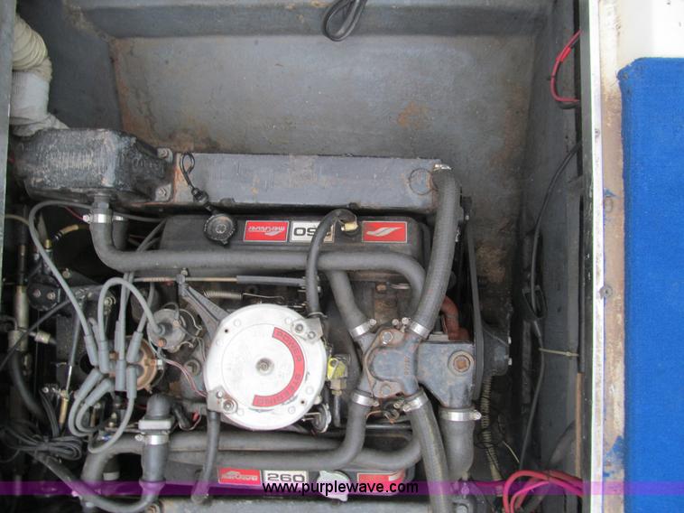 image for item E7568 1979 Searay Sundancer 26'L cabin cruiser boat