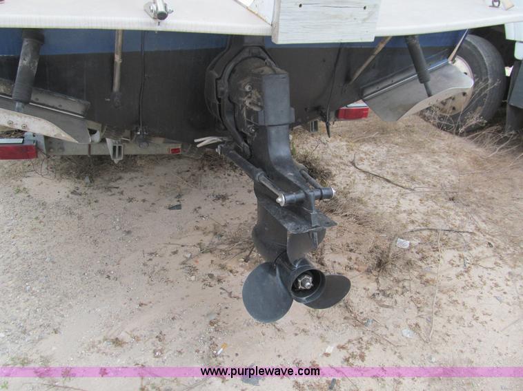 image for item E7568 1979 Searay Sundancer 26'L cabin cruiser boat