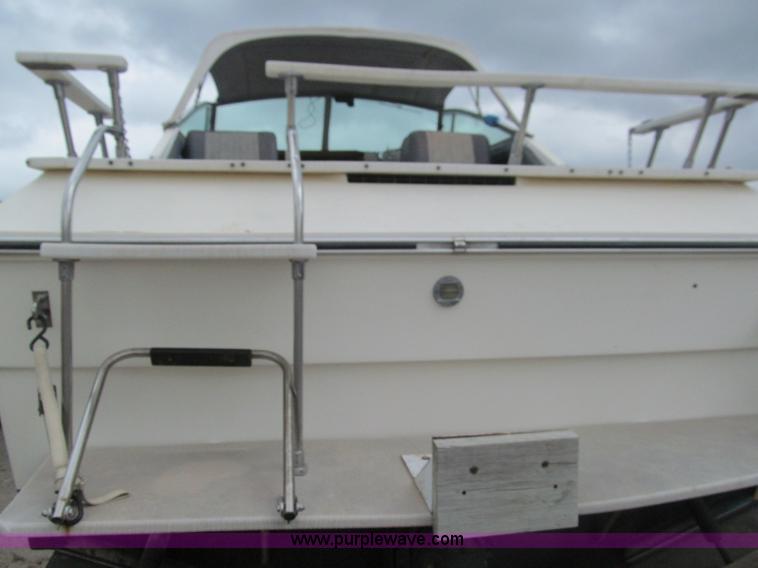 image for item E7568 1979 Searay Sundancer 26'L cabin cruiser boat
