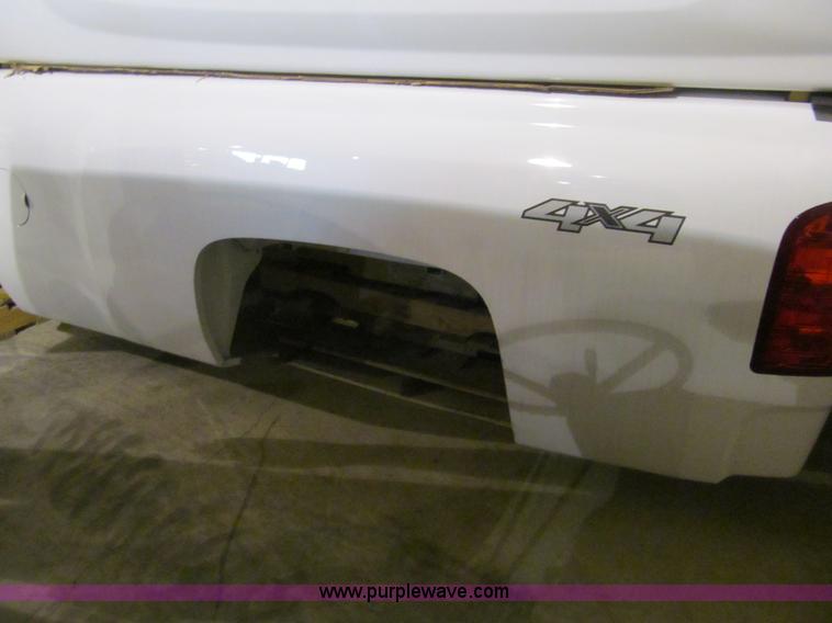 image for item E7571 2013 Chevrolet pickup truck long bed