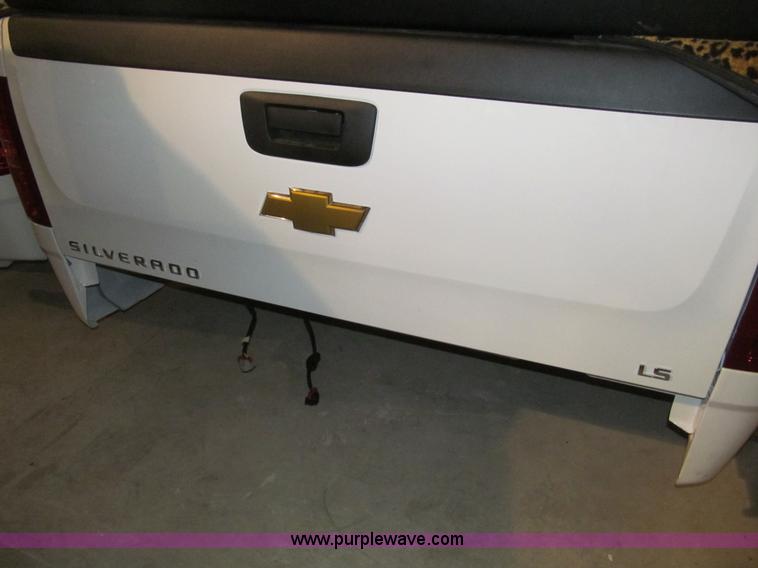 image for item E7571 2013 Chevrolet pickup truck long bed