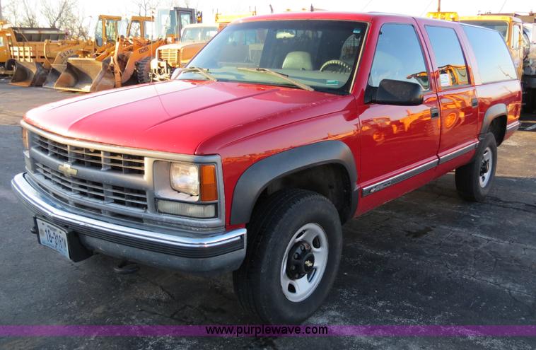 image for item F4368 1999 Chevrolet Suburban 2500 SUV
