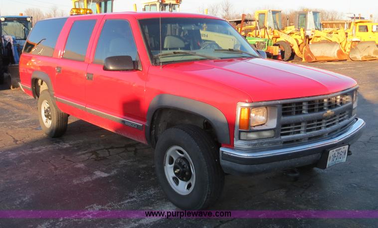 image for item F4368 1999 Chevrolet Suburban 2500 SUV