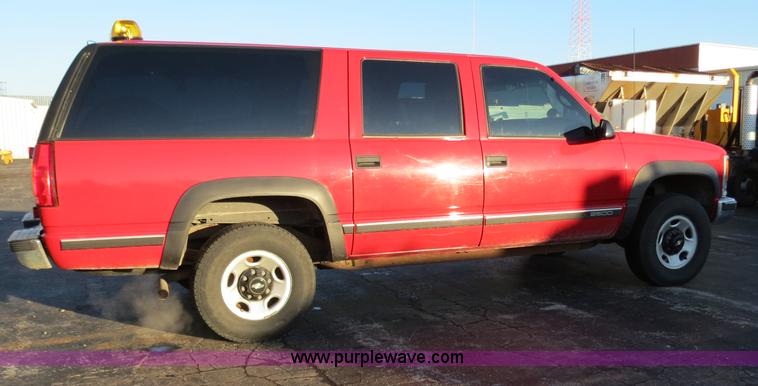 image for item F4368 1999 Chevrolet Suburban 2500 SUV