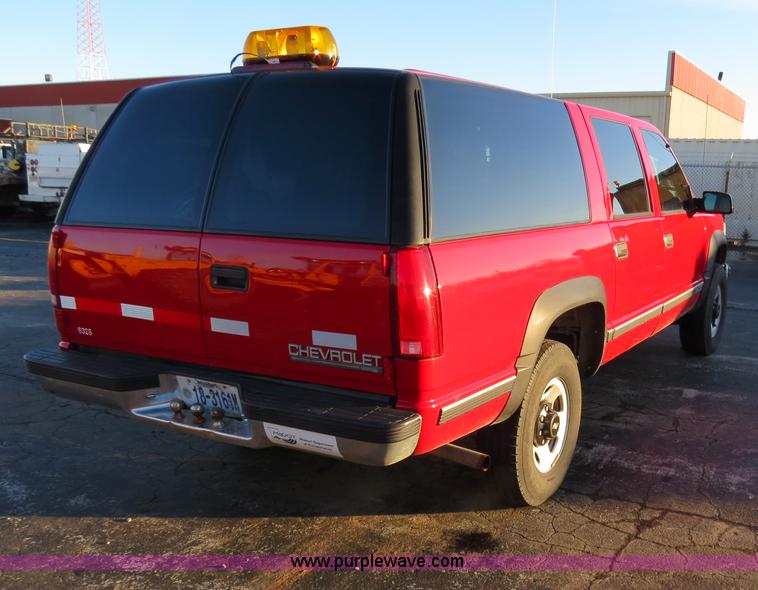 image for item F4368 1999 Chevrolet Suburban 2500 SUV