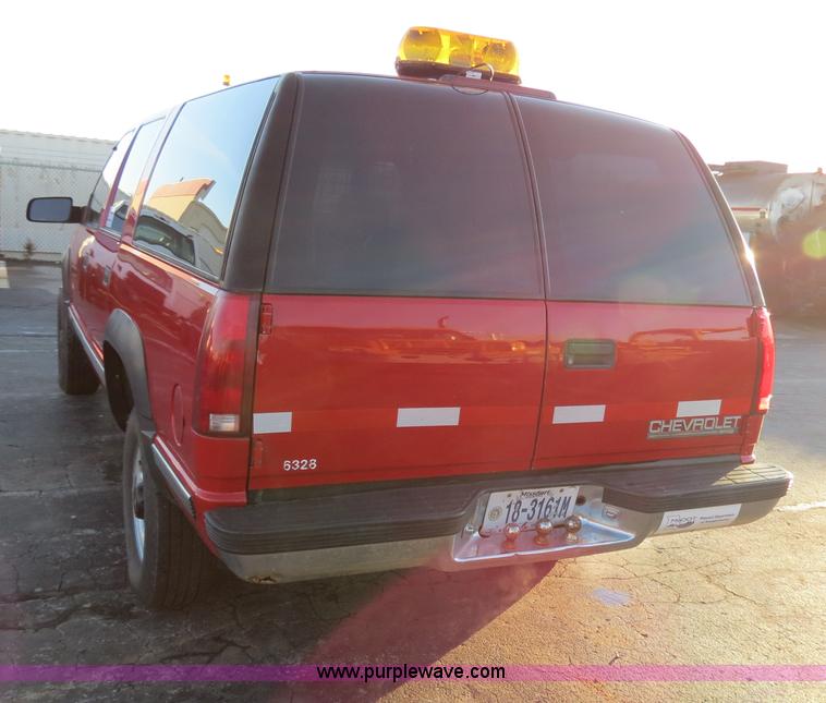 image for item F4368 1999 Chevrolet Suburban 2500 SUV