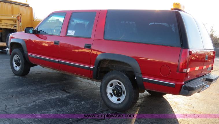 image for item F4368 1999 Chevrolet Suburban 2500 SUV