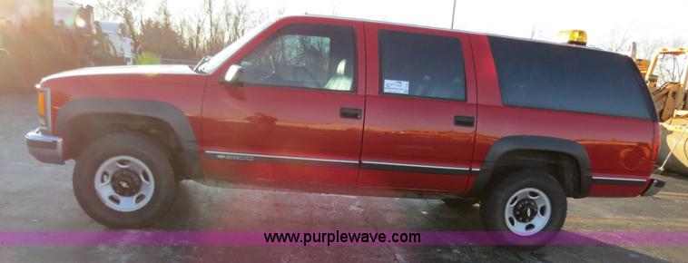 image for item F4368 1999 Chevrolet Suburban 2500 SUV
