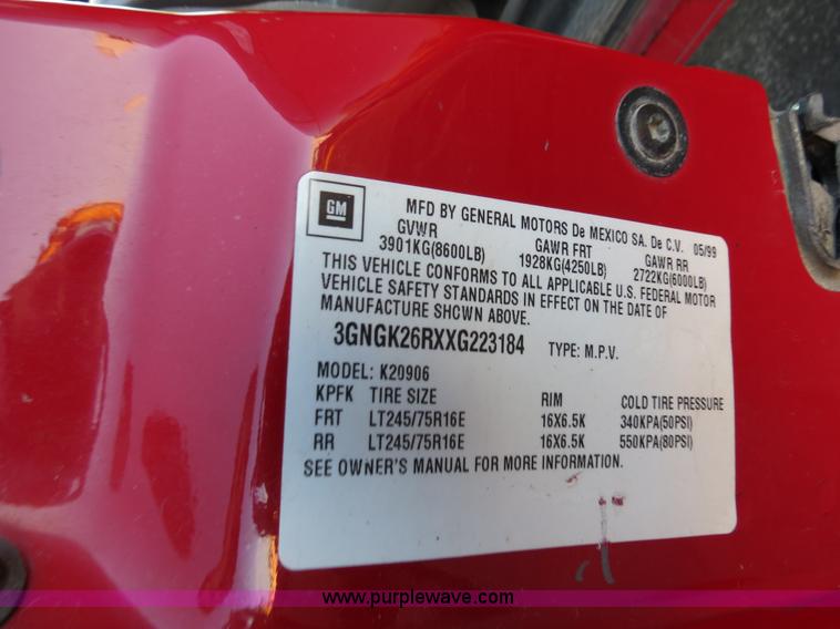 image for item F4368 1999 Chevrolet Suburban 2500 SUV