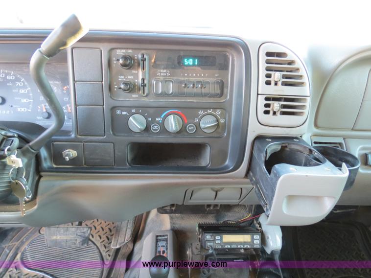 image for item F4368 1999 Chevrolet Suburban 2500 SUV