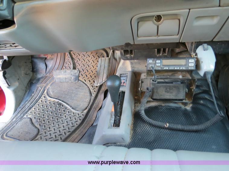 image for item F4368 1999 Chevrolet Suburban 2500 SUV