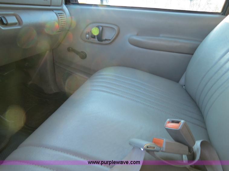 image for item F4368 1999 Chevrolet Suburban 2500 SUV