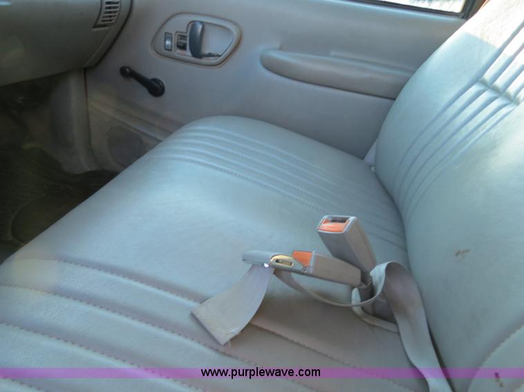 image for item F4368 1999 Chevrolet Suburban 2500 SUV