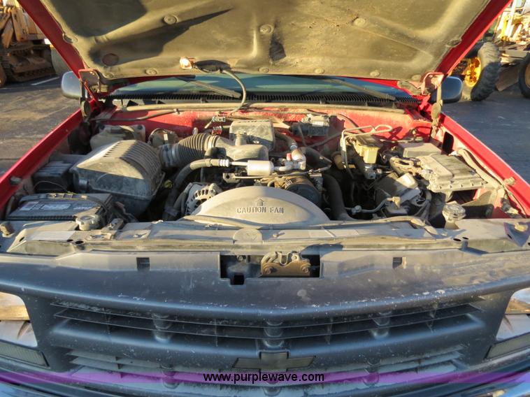 image for item F4368 1999 Chevrolet Suburban 2500 SUV