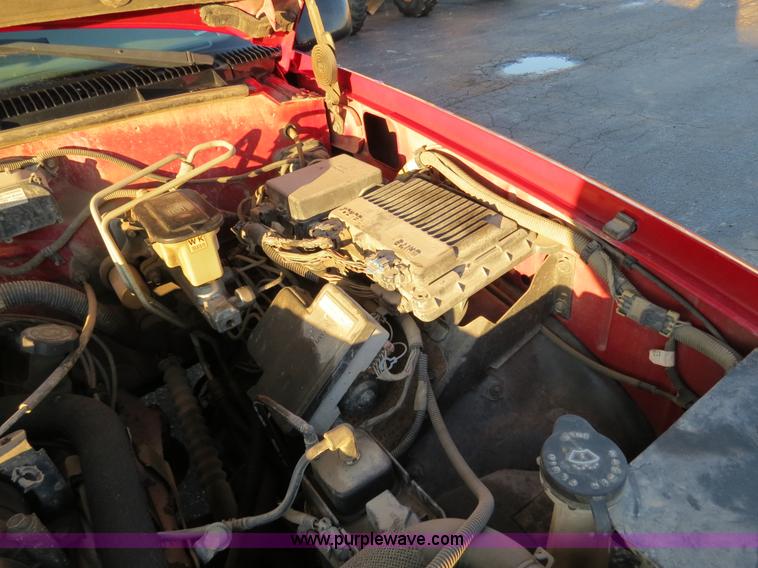 image for item F4368 1999 Chevrolet Suburban 2500 SUV