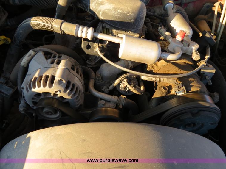 image for item F4368 1999 Chevrolet Suburban 2500 SUV