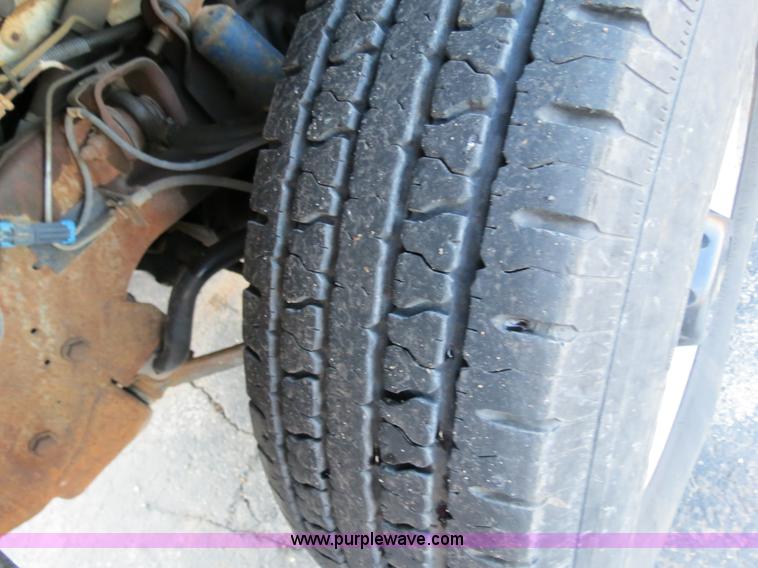 image for item F4368 1999 Chevrolet Suburban 2500 SUV