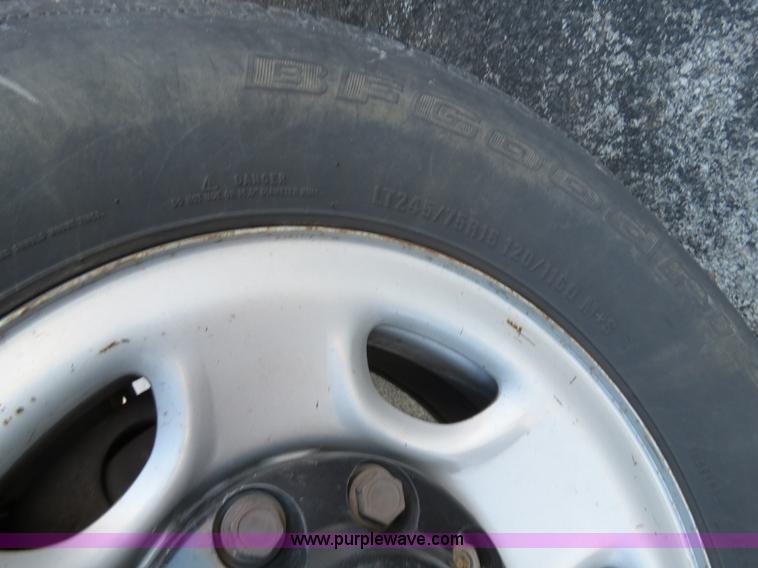 image for item F4368 1999 Chevrolet Suburban 2500 SUV