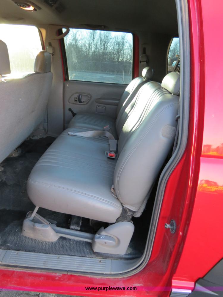image for item F4368 1999 Chevrolet Suburban 2500 SUV