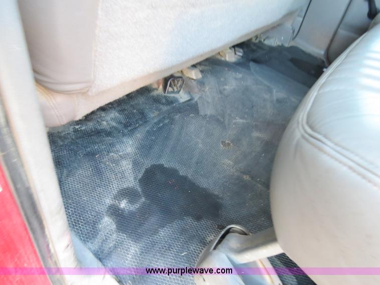 image for item F4368 1999 Chevrolet Suburban 2500 SUV