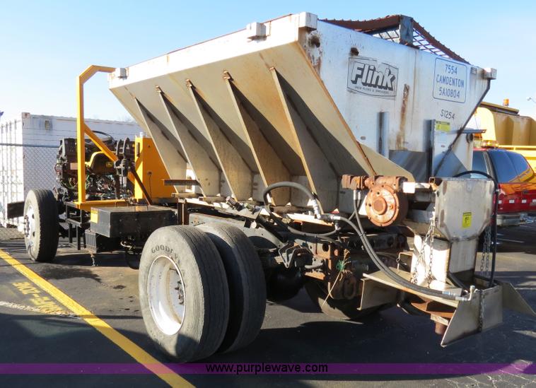 image for item F4375 2002 International 4900 truck