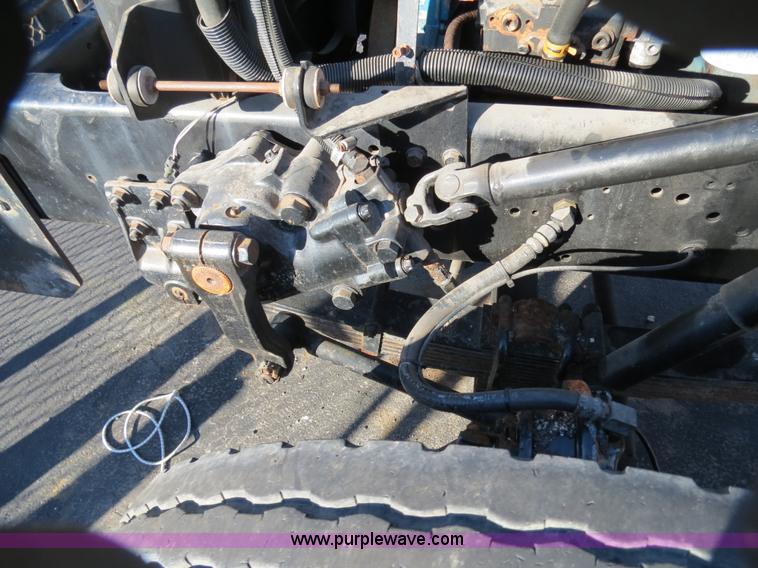 image for item F4375 2002 International 4900 truck