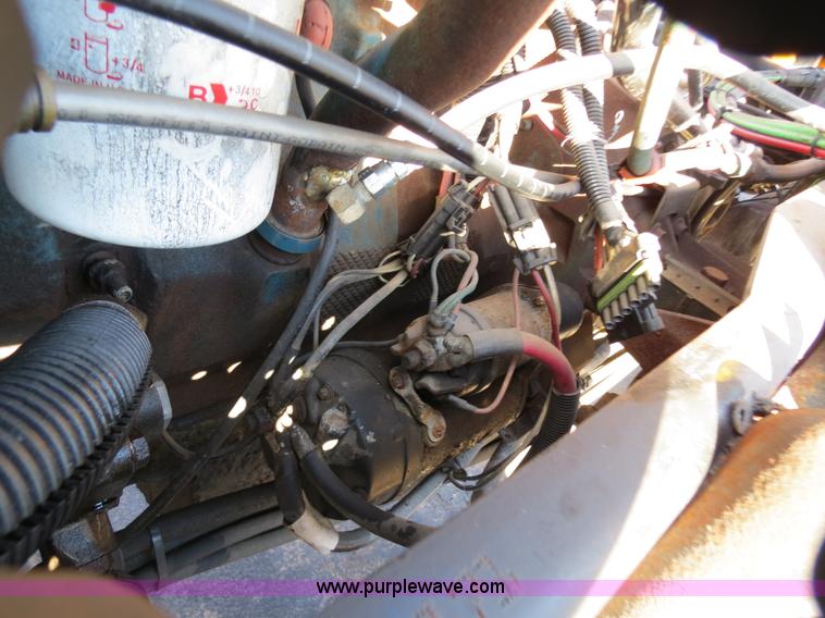 image for item F4375 2002 International 4900 truck