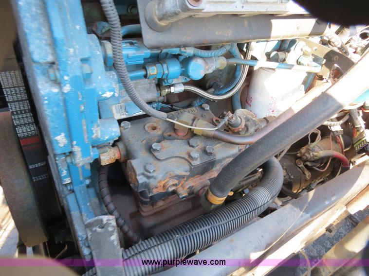 image for item F4375 2002 International 4900 truck