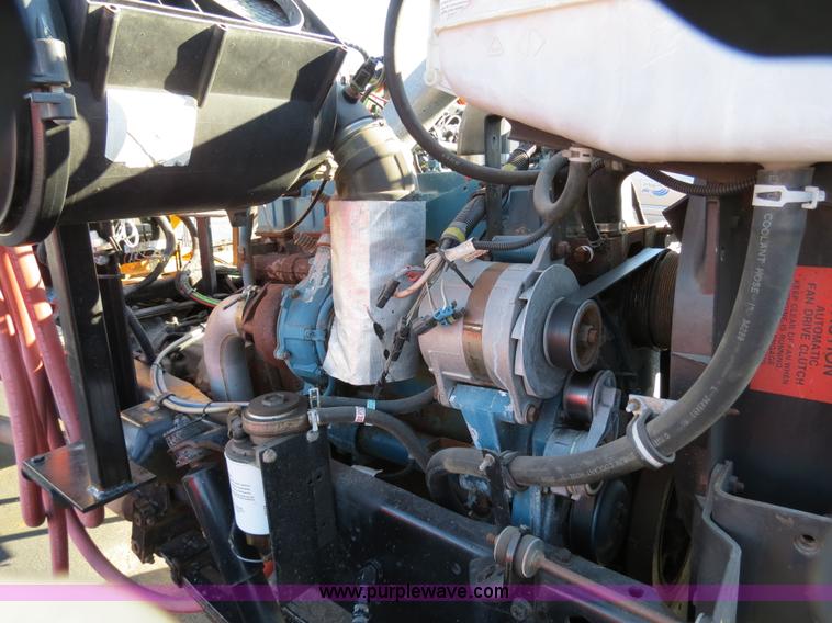 image for item F4375 2002 International 4900 truck