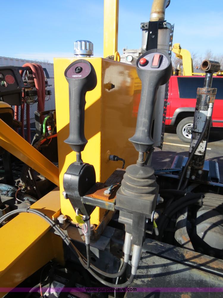 image for item F4375 2002 International 4900 truck