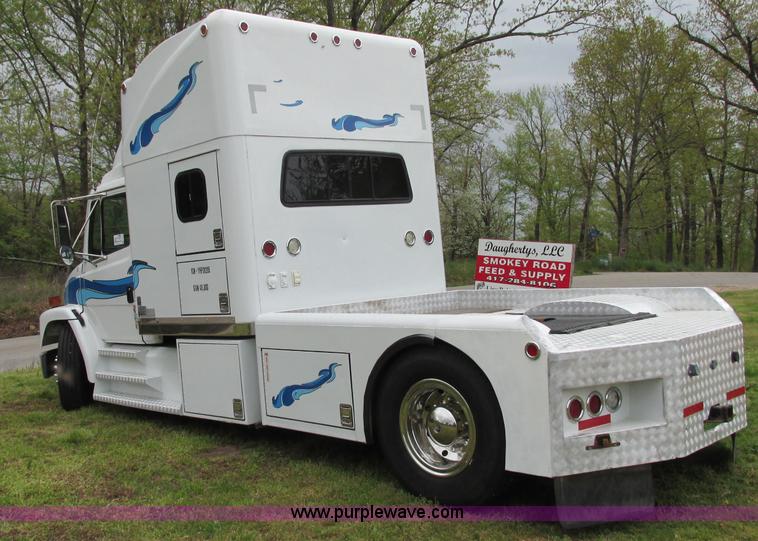 image for item F4826 2000 Freightliner FL60 truck