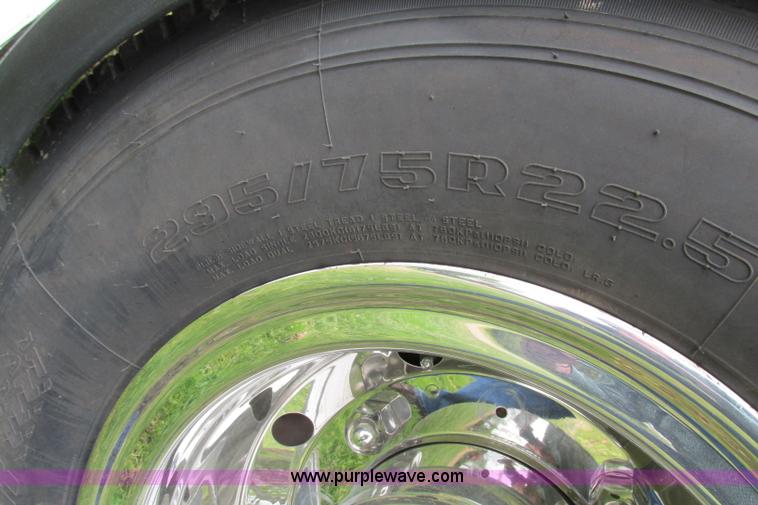 image for item F4826 2000 Freightliner FL60 truck