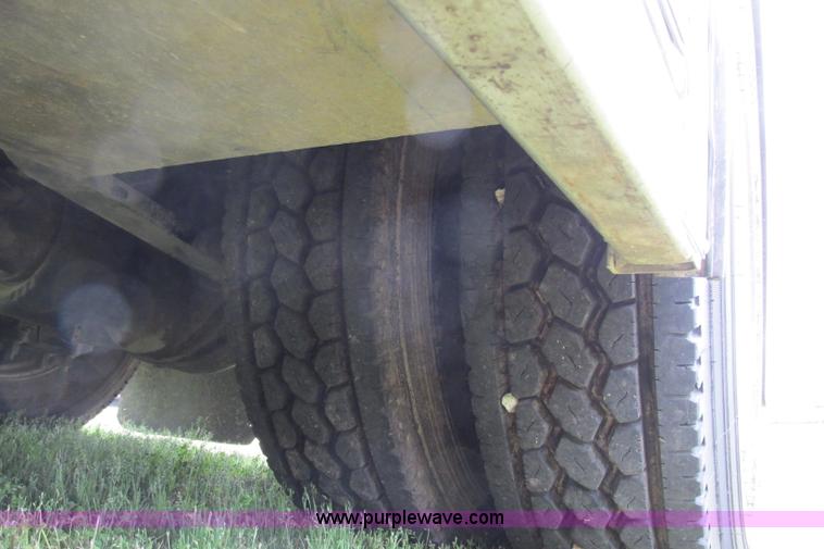 image for item F4826 2000 Freightliner FL60 truck