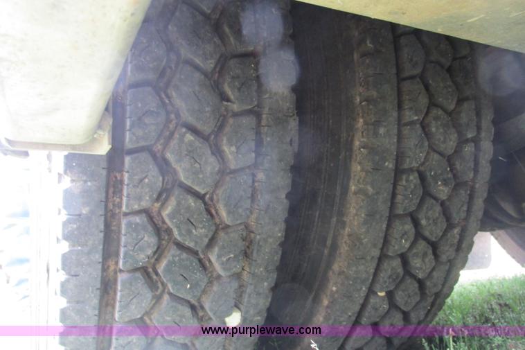 image for item F4826 2000 Freightliner FL60 truck