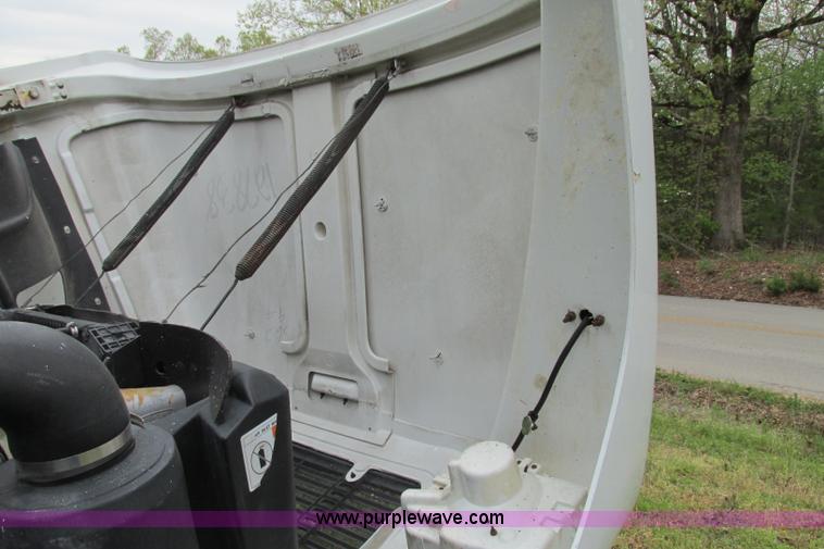 image for item F4826 2000 Freightliner FL60 truck