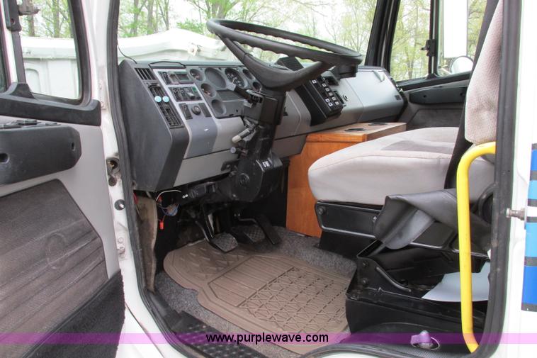 image for item F4826 2000 Freightliner FL60 truck