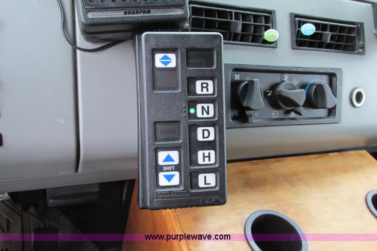 image for item F4826 2000 Freightliner FL60 truck