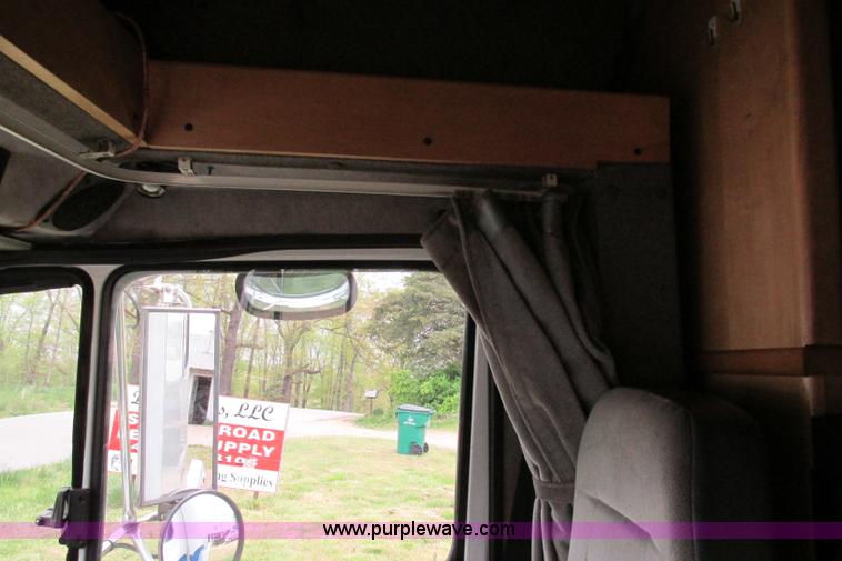 image for item F4826 2000 Freightliner FL60 truck