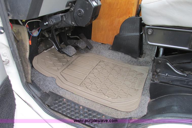 image for item F4826 2000 Freightliner FL60 truck