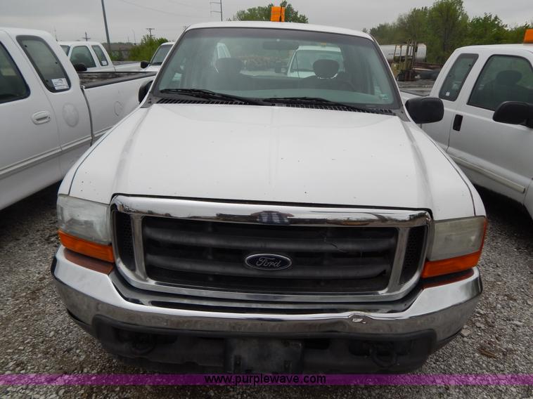 image for item F5020 2001 Ford F250 Super Duty XLT pickup truck