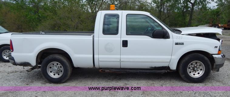 image for item F5020 2001 Ford F250 Super Duty XLT pickup truck