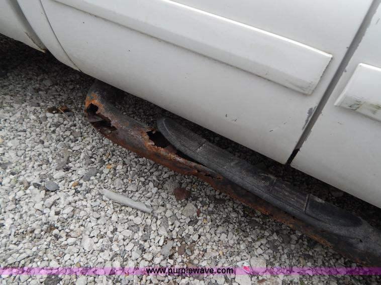 image for item F5020 2001 Ford F250 Super Duty XLT pickup truck