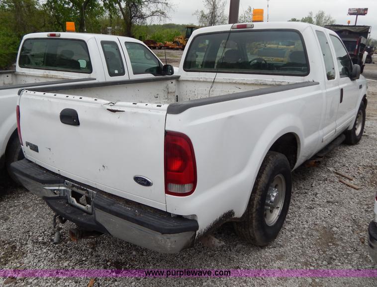 image for item F5020 2001 Ford F250 Super Duty XLT pickup truck
