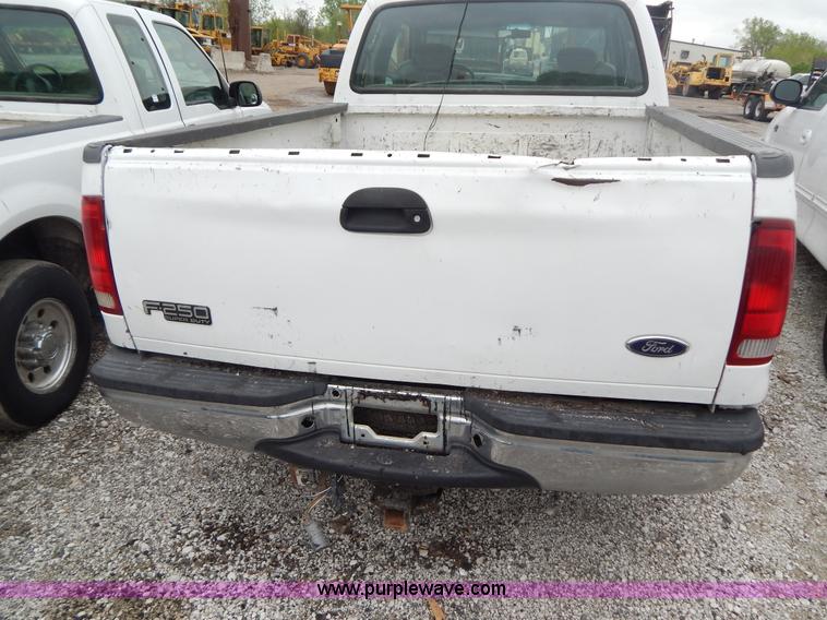 image for item F5020 2001 Ford F250 Super Duty XLT pickup truck