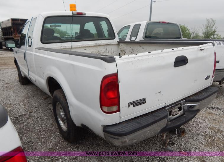 image for item F5020 2001 Ford F250 Super Duty XLT pickup truck