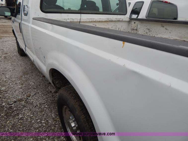 image for item F5020 2001 Ford F250 Super Duty XLT pickup truck