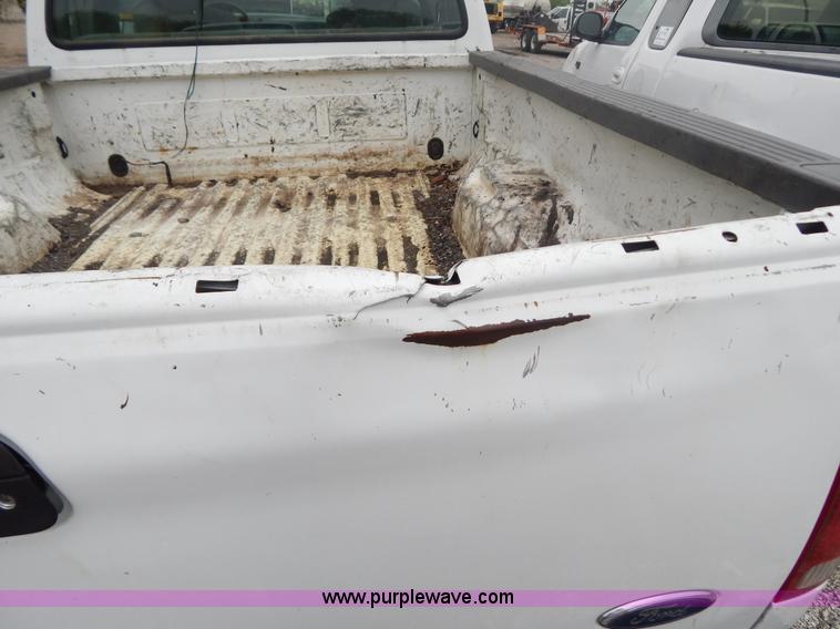 image for item F5020 2001 Ford F250 Super Duty XLT pickup truck