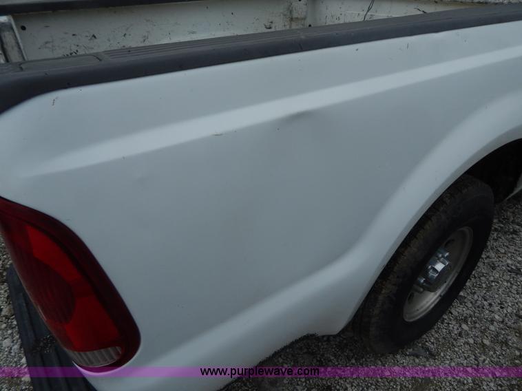 image for item F5020 2001 Ford F250 Super Duty XLT pickup truck